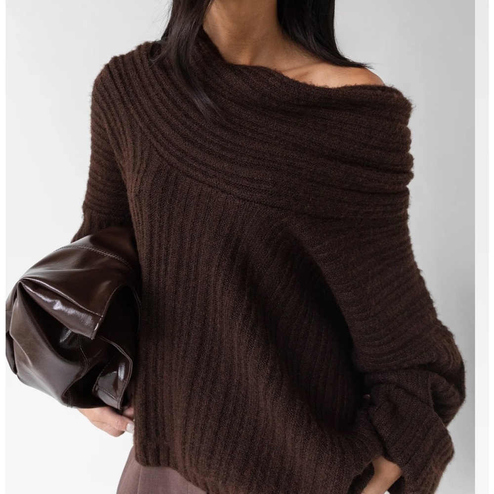 Oak and Fort Brown Off-Shoulder Sweater